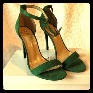Stunning Emerald Green Heels